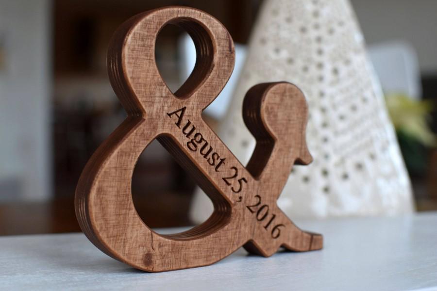 زفاف - 6'' Personalized Wood Ampersand Free Standing Wooden Letter Ampersand Valentines Day or Wedding Gift Home Decor 5th Wedding Anniversary
