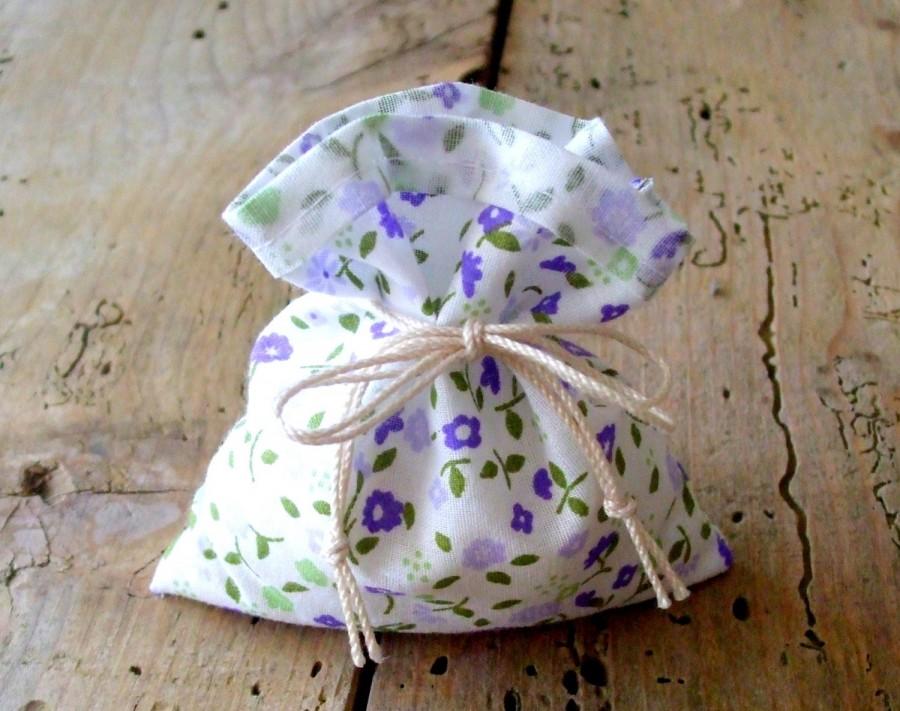 Свадьба - 10 Party Favors Set - Green Purple Floral Cotton Bags - Table Decoration give away Gift for Guests - Shower Wedding Decor - Tie strings