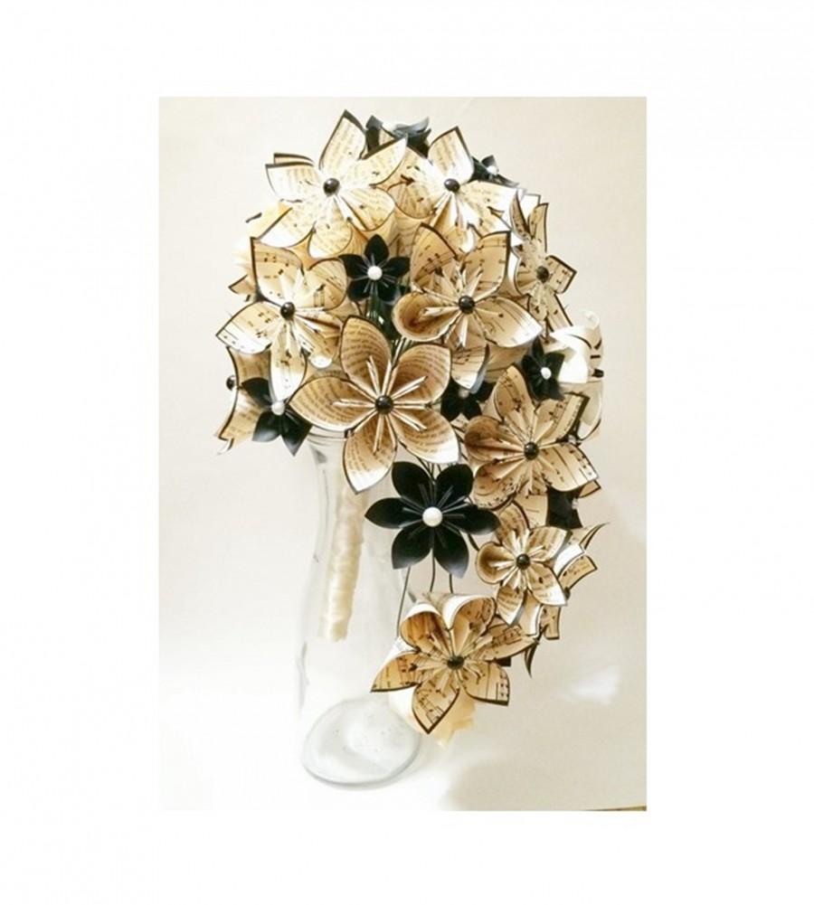 Hochzeit - Cascading Bouquet- Paper Bouquet, one of a kind origami, Bridal bouquet, kusudama, paper roses and lilies, your color scheme