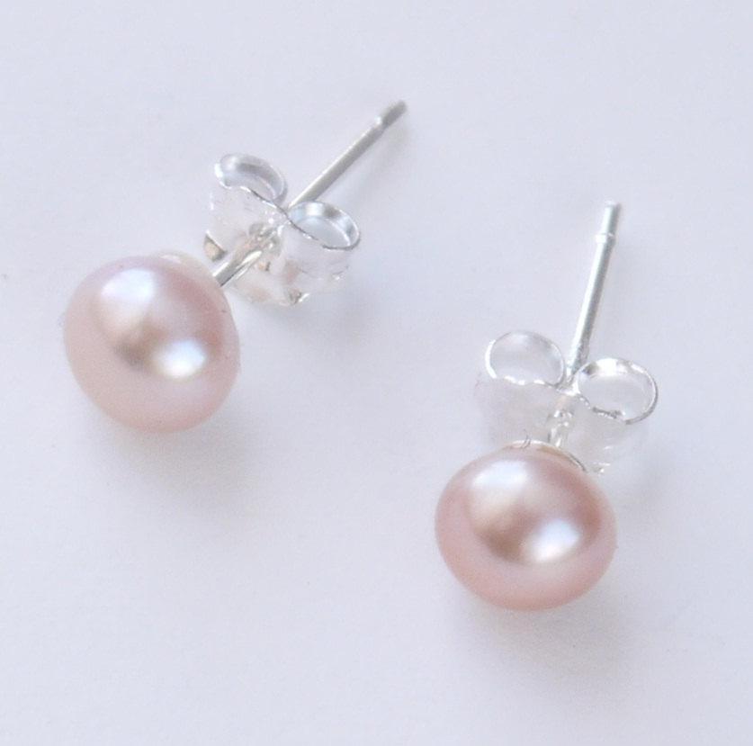 Свадьба - small pink pearl studs - blush pink freshwater pearl sterling silver 5mm stud earrings