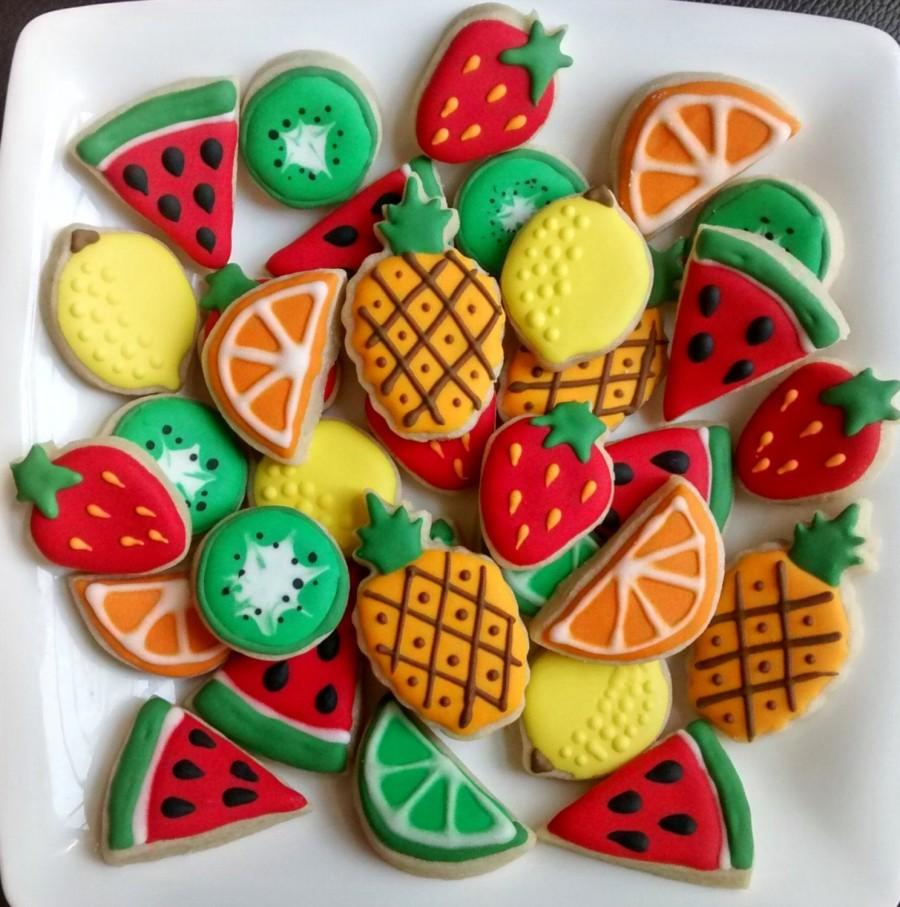 زفاف - Fruits mini sugar cookies or large 3.5" with royal icing, strawberries, lemon,lime,kiwi,watermelon,pineapple