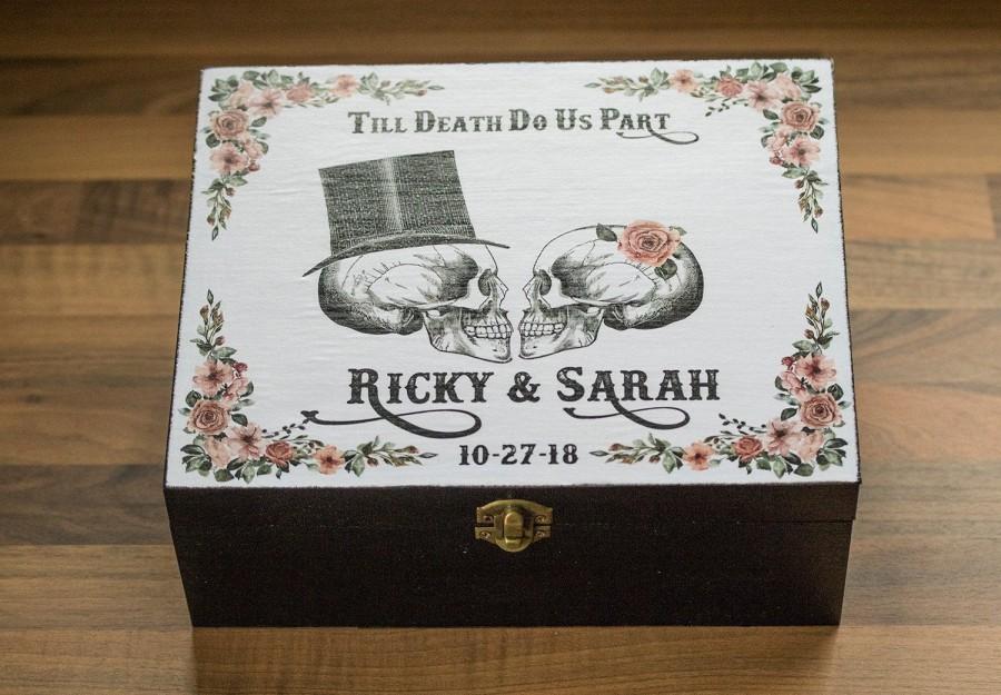 Свадьба - Black gothic wedding Card box, Personalized chest, Skulls Custom Keepsake Box, Halloween Wedding Card Memory box Favors box Day of the Dead
