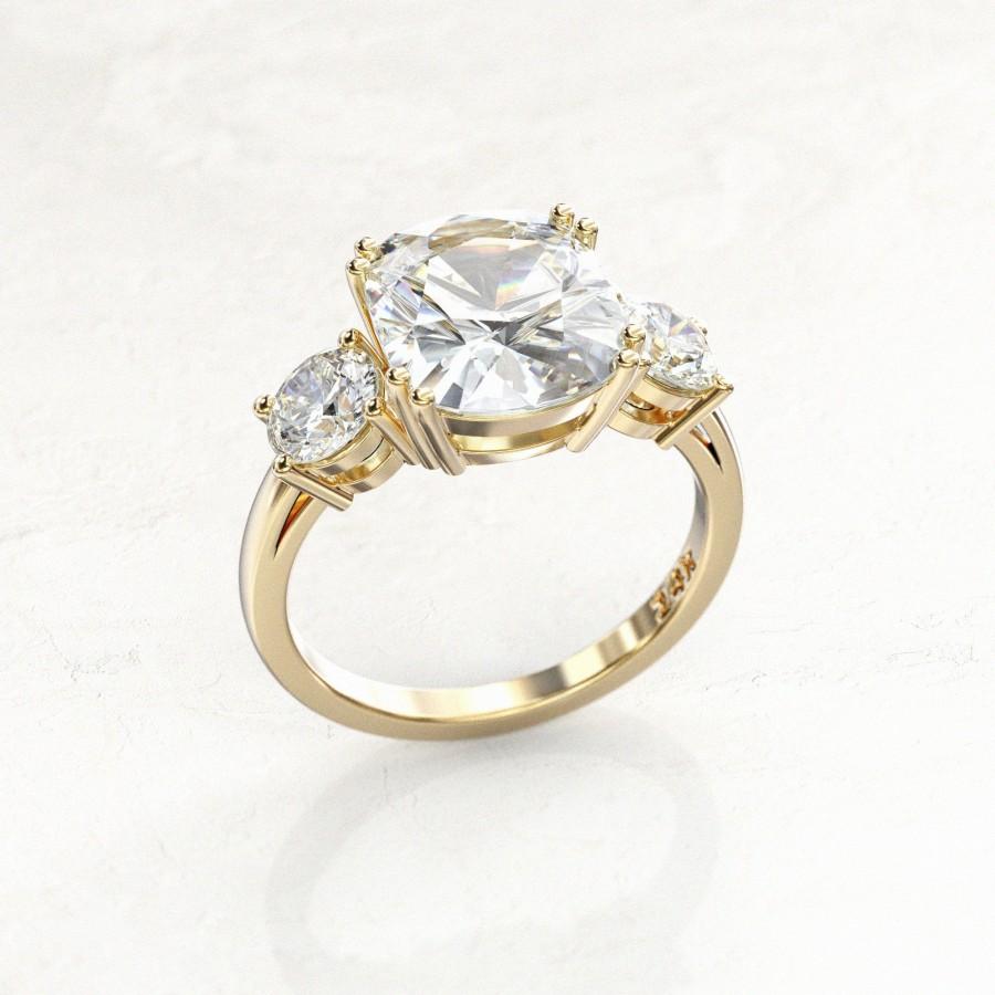 زفاف - 6 carat moissanite engagement ring Custom Celebrity 14K Gold Ring 5ct Cushion Cut Center Stone & 1 carat Moissanite Accents