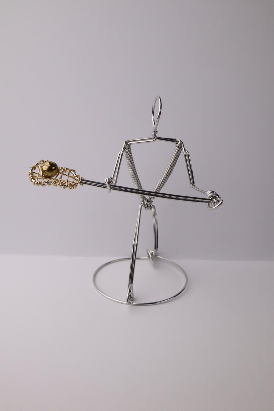 Hochzeit - LACROSSE PLAYER ORNAMENT, Freestanding Miniature Wire Sculpture, Gift for Sports Fans