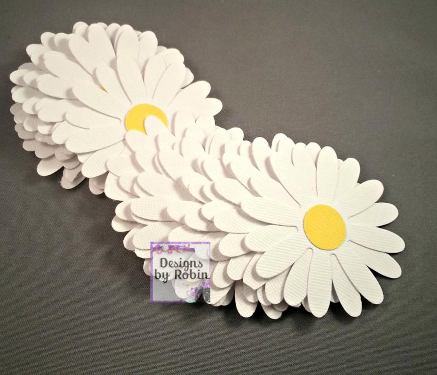 Свадьба - 20  Daisy Confetti Table Scatter Flowers, Wedding Flower Confetti, White and Yellow Daisy Baby Shower Decorations