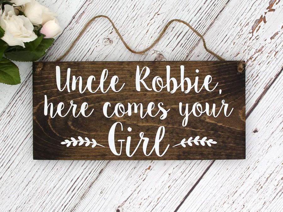 Mariage - Personalized Rustic Hand Painted Wood Wedding Sign, Name & "Here Comes Your Girl"- Ring Bearer Sign, Flower Girl Sign, Wedding Ceremony