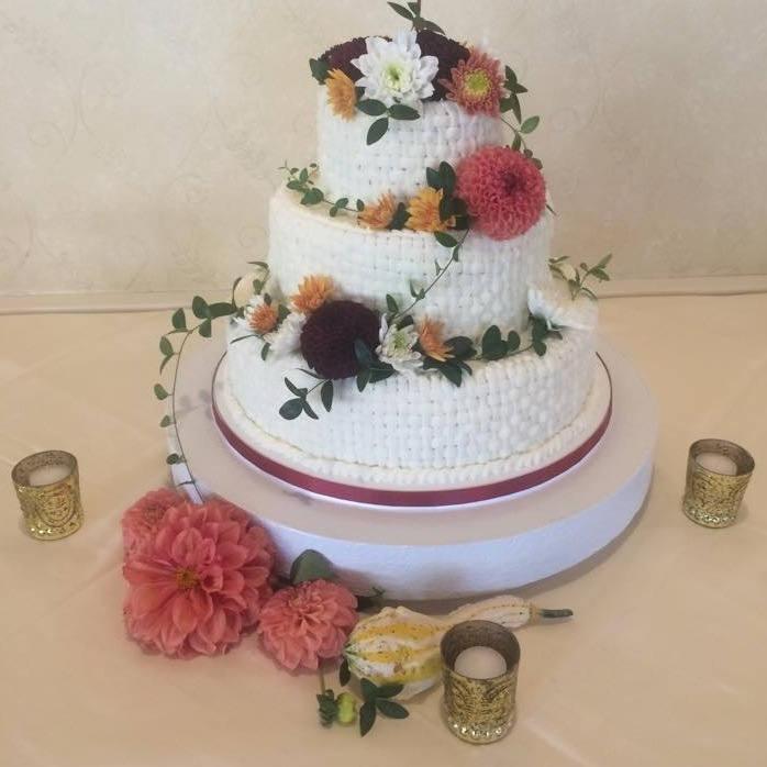 Hochzeit - 16" or 18" "Classic White" Wedding Cake Stand / cake plateau