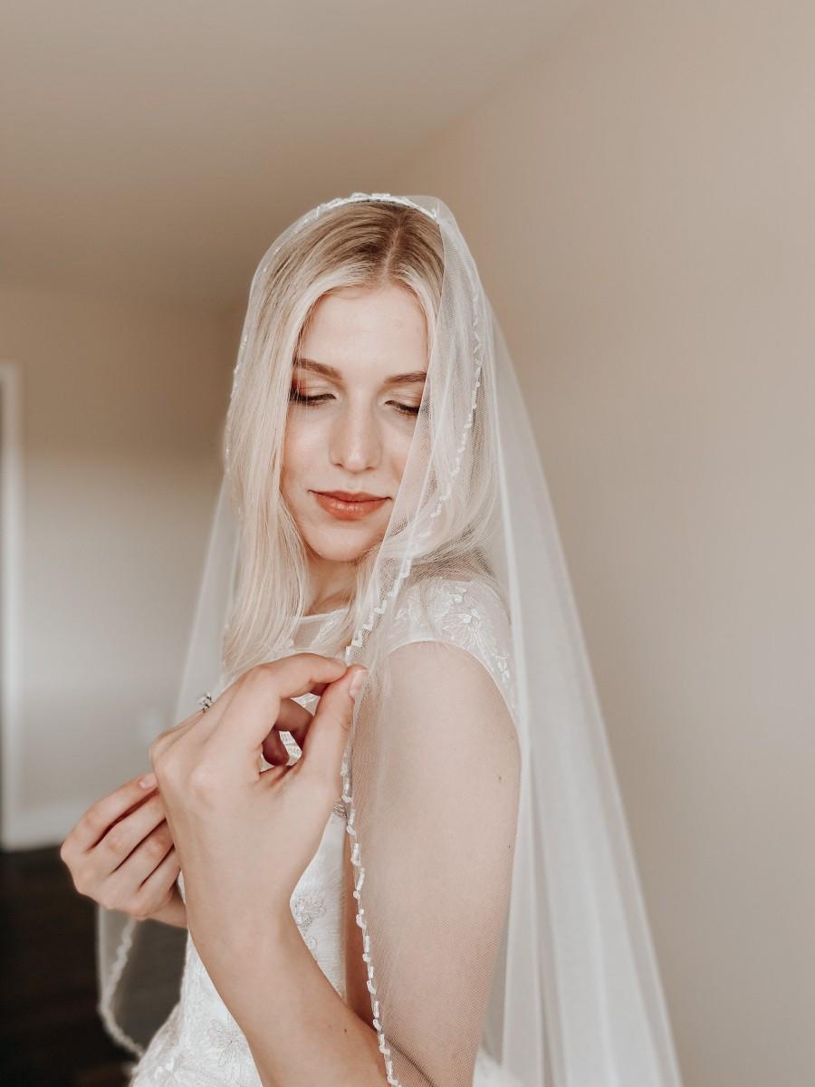 Mariage - Beaded simple bridal veil, minimalist veil for bride, wedding veil, beaded edge veil, wedding  rip, bridal shower veil, single tier veil