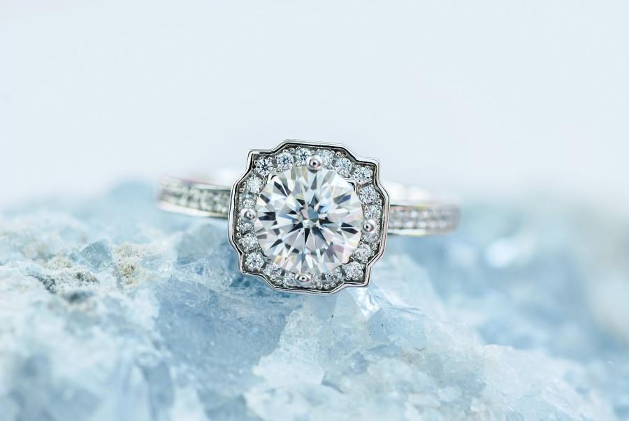 زفاف - Art Deco Style Moissanite Ring, 1 ct Round Brilliant Moissanite, Flower Moissanite Ring