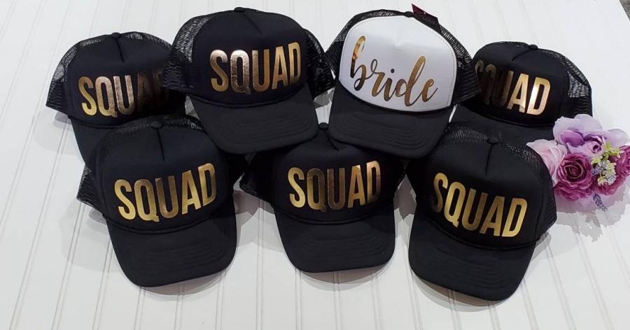 زفاف - Bride Squad Hats Gold Foil,Team Bride Hats, Totally Customizable Trucker Cap / Pool Party / Beach Vacation / Bridesmaid Hat