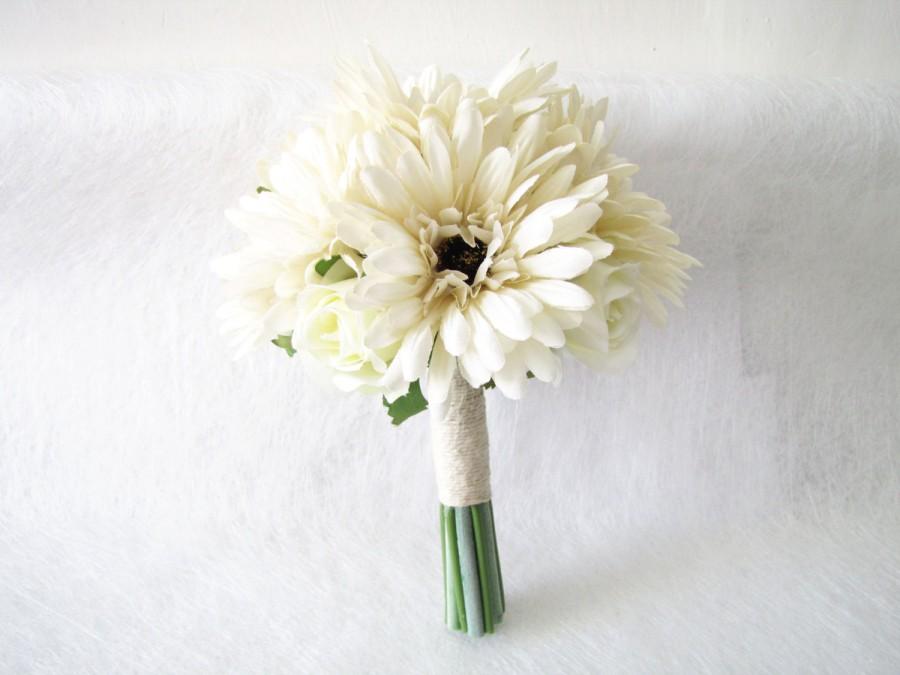 Mariage - Ivory Bridesmaid Bouquet, Maid of Honour Bouquet, Wedding Bouquet, Ivory Daisy Wedding Bouquet, Floral Bouquet, Rustic Wedding Bouquet