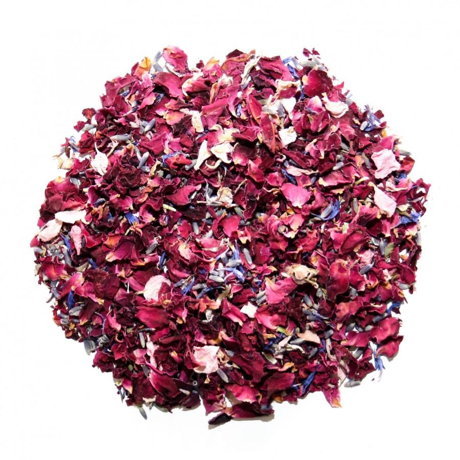 Hochzeit - Wildflower Wedding confetti biodegradable mixed petals (Roses, lavender, cornflower & Marigold)