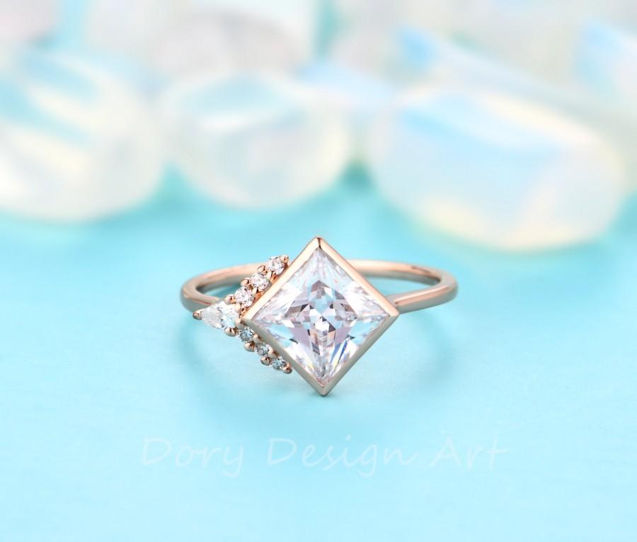 زفاف - Art Deco Bezel Set Engagement Ring, 7x7mm Princess Cut Moissanite Ring, Solid Gold Ring, Antique Accents Ring, Birthday Gift, Wedding Ring