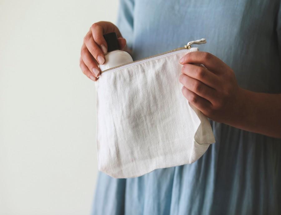 زفاف - White linen pouch, makeup bag with zipper, pochette, natural cosmetic bag, toiletry bag