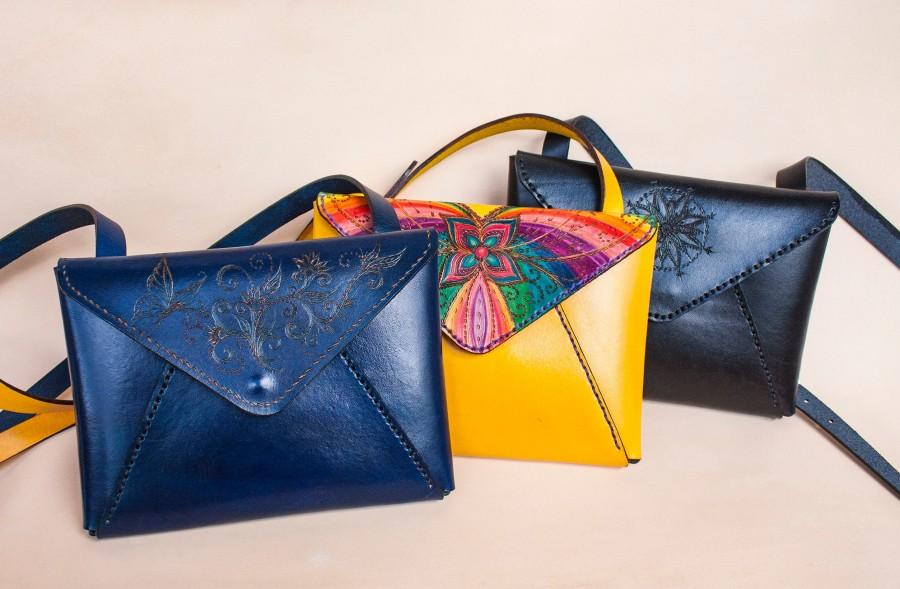 زفاف - "Busta" handbag with shoulder strap in real Italian leather, decorated with the technique of pyrography, without lining of 19 x 13.5 x 2 cm.