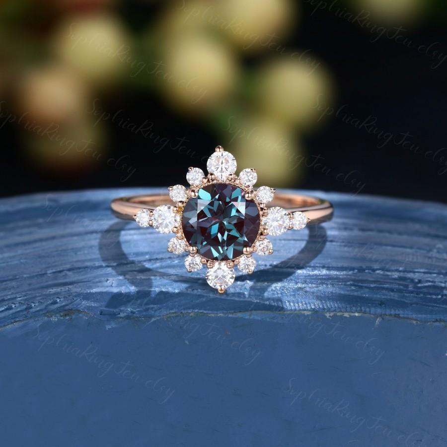 Mariage - Cluster engagement ring rose gold Alexandrite engagement ring Vintage diamond halo bridal ring Anniversary gift for women
