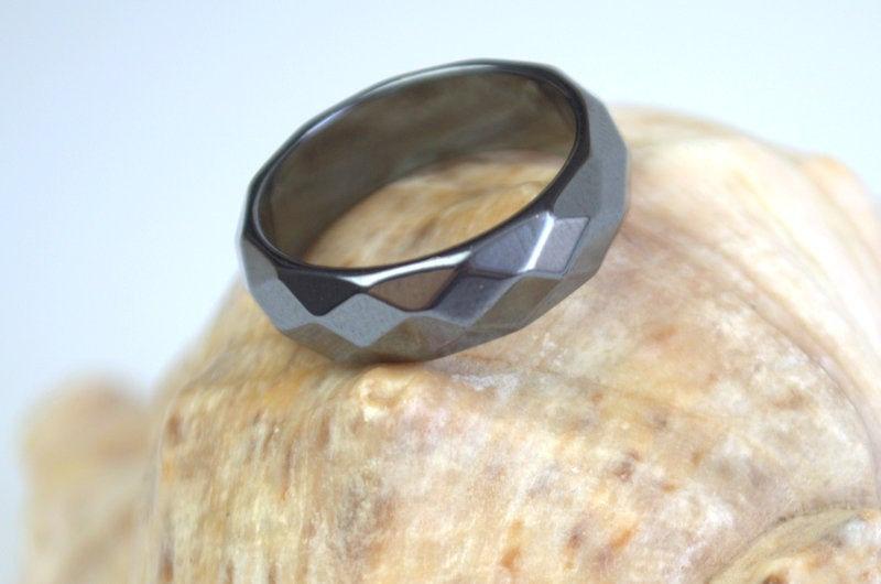 Hochzeit - Natural Stone Ring Hematite Solid Gemstone faceted band carved stone ring size 6 7 8 9 12 natural hematite band artisan boho stacking ring