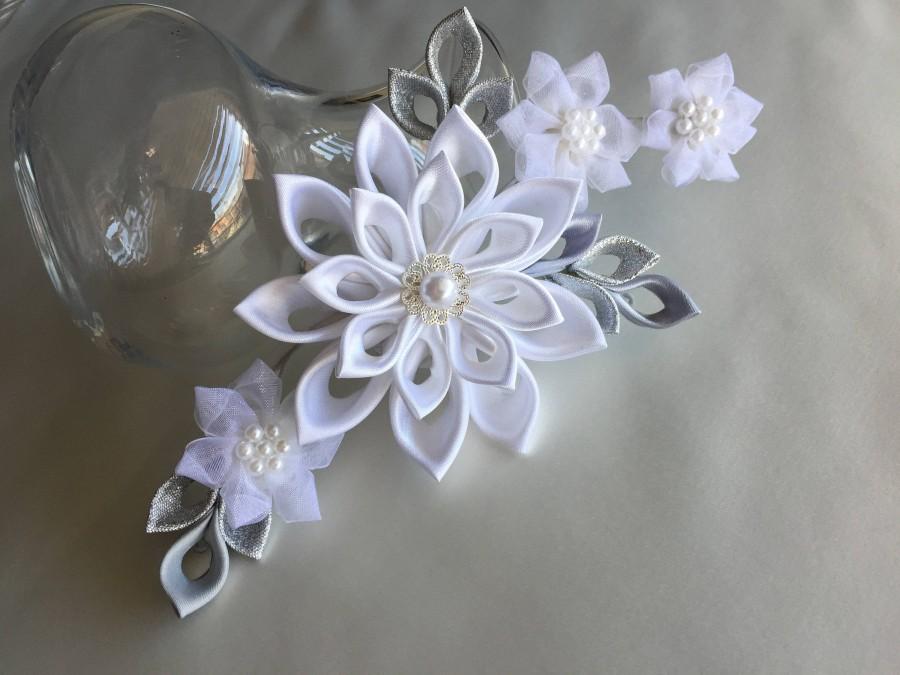 Свадьба - White Bridal Hair Clip - White Silver Grey Kanzashi Flower with Pearls - Wedding Hair Flowers Bridal Headpieces