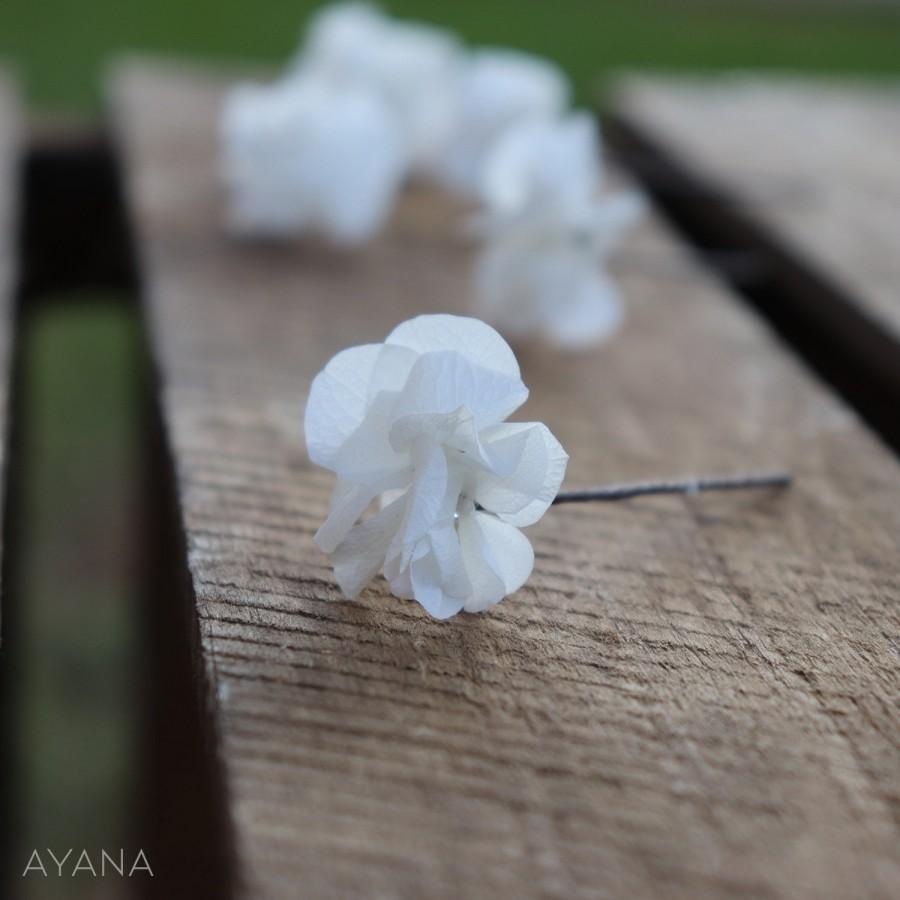 Wedding - Preserved Hydrangea hair accessory for your hair, flowered peak for braid or bun, preserved natural flower wedding hair accessory