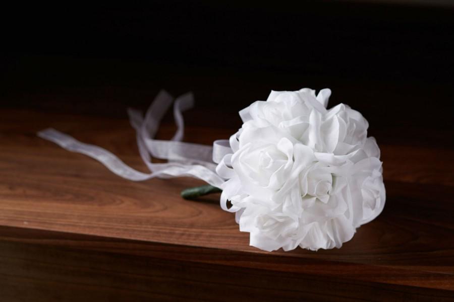 Hochzeit - 12 White Roses  - Silk Flower Bridal Bouquet - Wedding Toss - Bridesmaid Bouquet- 1 Dozen Flowers