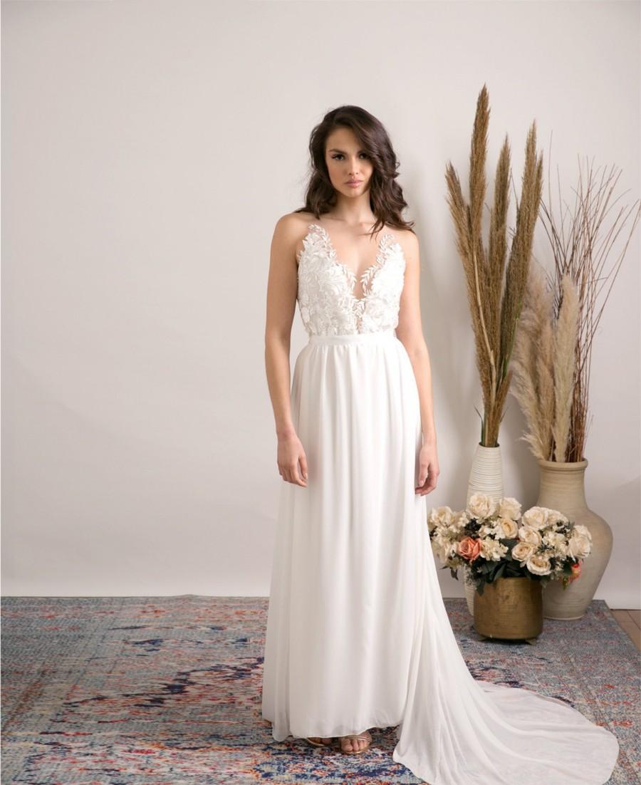 Свадьба - The Boho wedding dress of your dreams, graceful and delicate design with heavenly silhouette & dreamy Lace embroidery