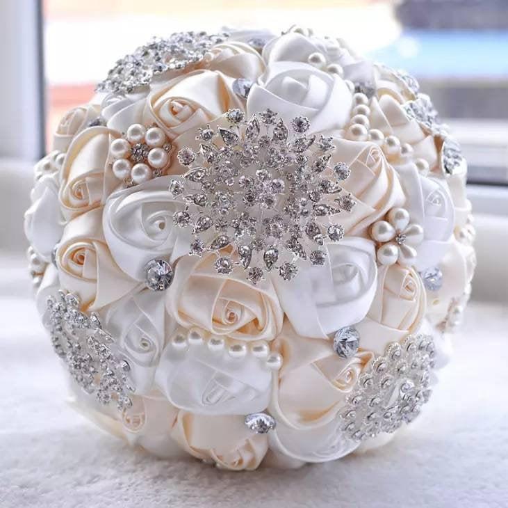 زفاف - White & Cream Wedding Bouquet-Bridal Bouquet-Bridal Flowers-Crystal Brooch Bouquet- Cream,White Bridesmaid Flowers-Pearl Bridal Bouquet