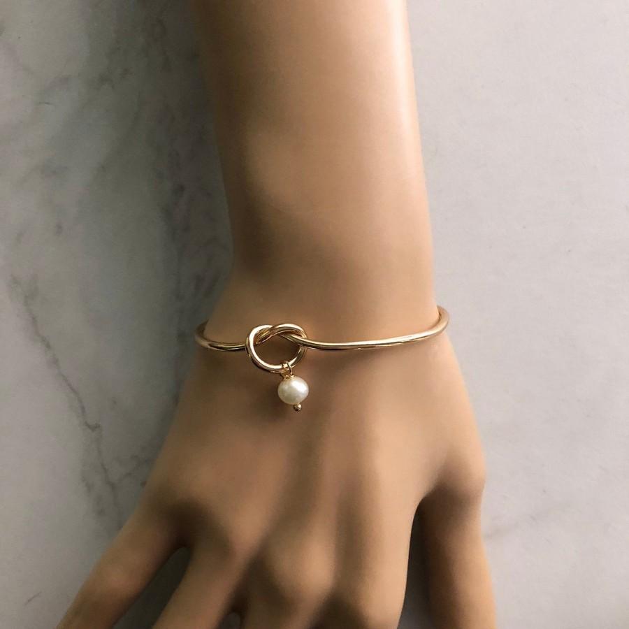 زفاف - Freshwater pearl knot bracelet - bridesmaid bracelet - eternity cuff bracelet - modern gold bracelet