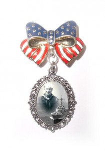 wedding photo -  Memorial Photo Brooch Red White And Blue Ribbon Military Vet Soldier American Flag - FREE SHIPPING