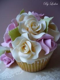 wedding photo - Rose garden cupcake
