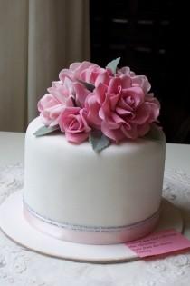 wedding photo - Mixed pink roses cake