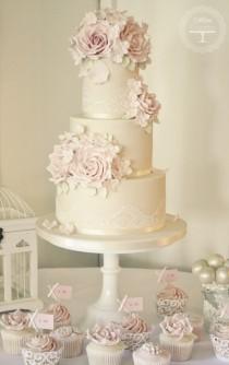 wedding photo - Rose & Hydrangea cake - Warwick House