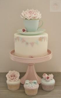 wedding photo - new class - edible teacup & saucer cake