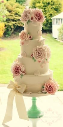 wedding photo - Roses and petals wedding cake