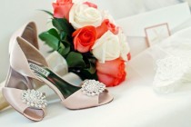 wedding photo - How to Choose Between High Heels or Flat Bridal Shoes For Your Wedding