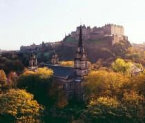 wedding photo - Amazing Honeymoon Experiences You Can Only Have In Edinburgh
