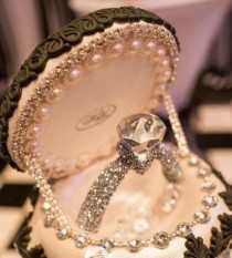 wedding photo -  Amazing diamond wedding ring