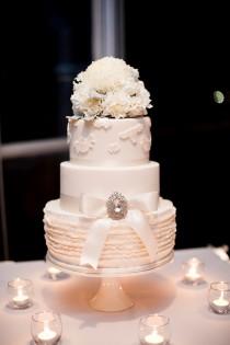 wedding photo - The White Three-tiered Wedding Cake