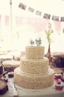 wedding photo - Turn your wedding cake into a three-tier Rice Krispies treat
