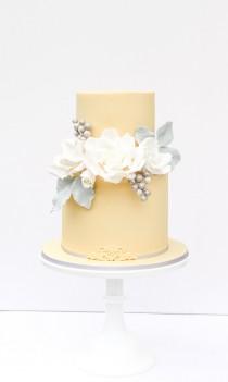 wedding photo - Winter Rose Bouquet Cake
