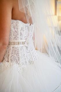 wedding photo - White wedding dress composed of tulle fabric