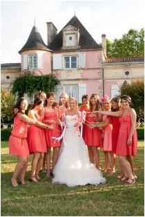 wedding photo - Coral and pink hues at wedding venue near Bordeaux