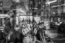 wedding photo - Reflections Of A Harlem Haar Weaving Salon (im Februar 2014)