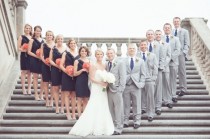 wedding photo - Un mariage heureux de bleu marine et de corail à Fountain Square Theater à Indianapolis