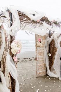 wedding photo - Romantische Strandhochzeits-Bogen