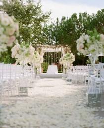 wedding photo - Eine romantische All-White Wedding von Marisa Holmes