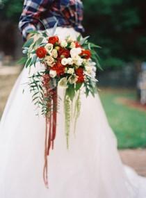 wedding photo - Красивый Букет Красных И Кремовых 