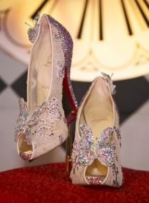 wedding photo - Christian Louboutin rend Certains Cendrillon chaussons