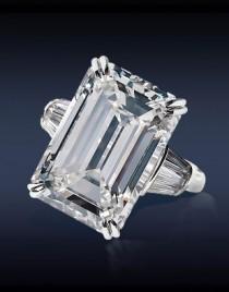 wedding photo - Emerald Cut Diamond Solitaire 