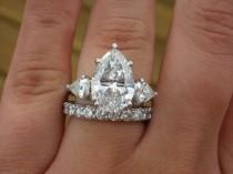 wedding photo - ثلاثة ستون خاتم الماس الكمثرى