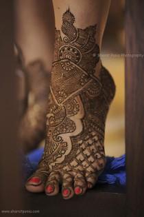wedding photo - Les pieds de Mehndi Sur mariée